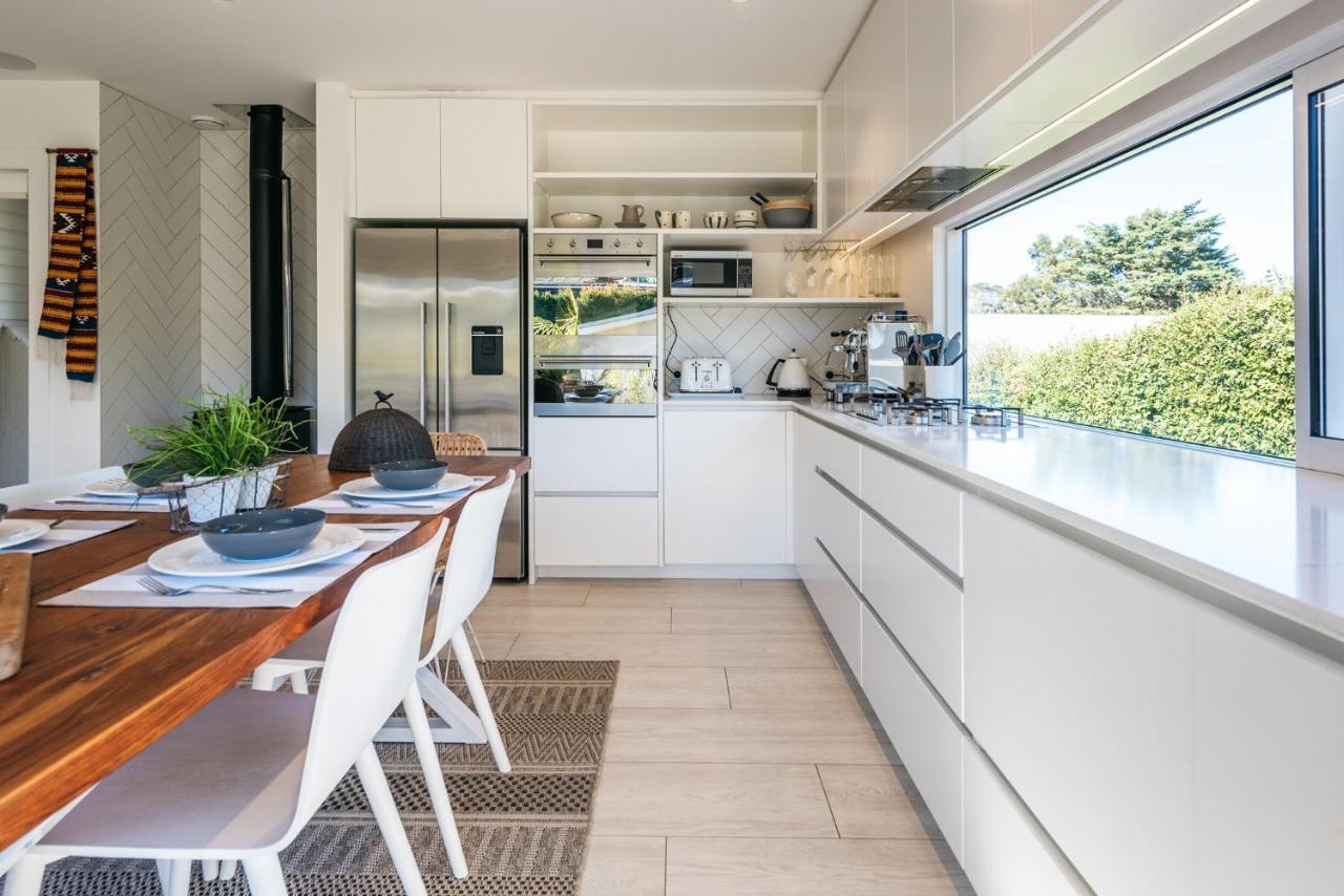 Moa Magic - Oneroa Holiday Home エクステリア 写真